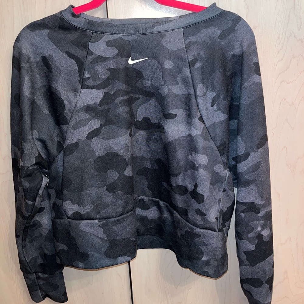 Camouflage nike drifit crew neck
